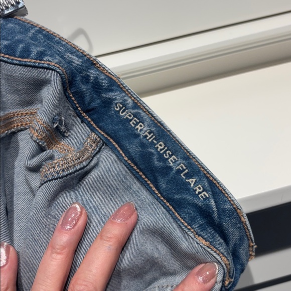 American Eagle Next Level Stretch Jeans in Super High Rise Flare. Size 8 Short. - Picture 4 of 6
